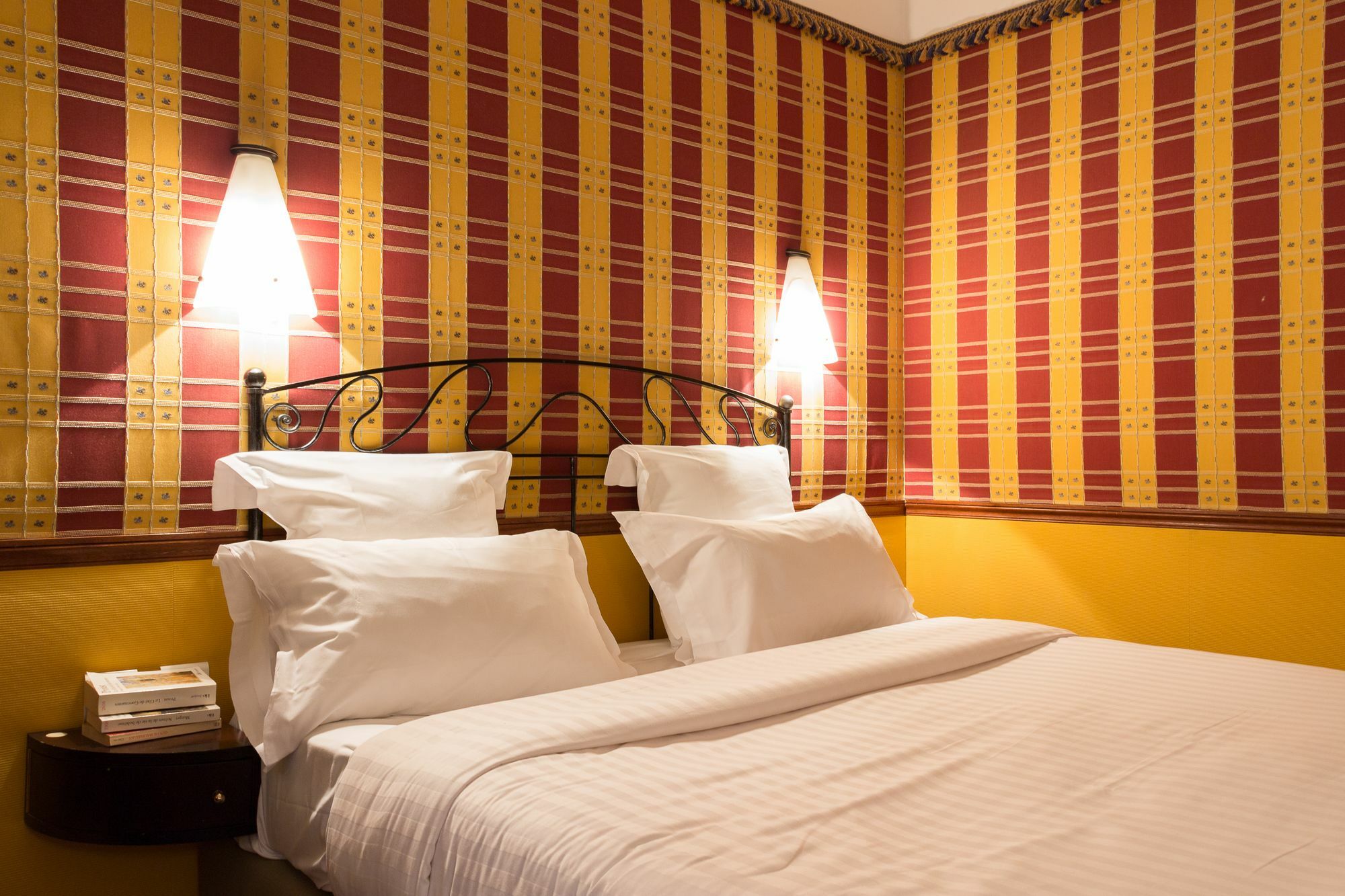 Le Relais Saint Sulpice Hotel Paris Exterior photo